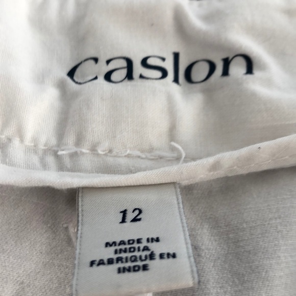 Carlson white shorts with multiple pockets - Picture 4 of 4